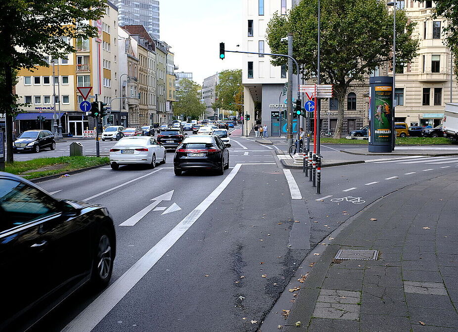 freilaufende Rechtsabbieger Köln Rechtsabbieger Gefahr für Radfahrende entschärft