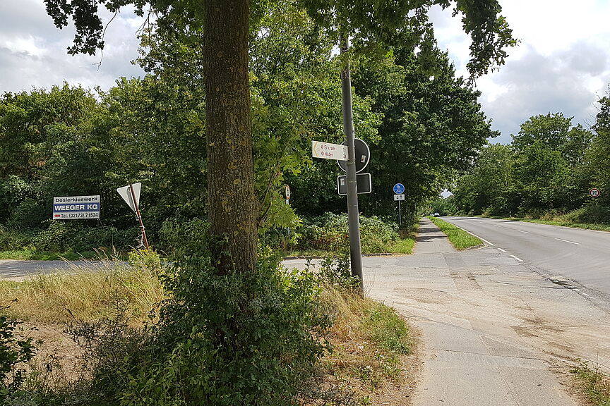 Richrather Straße L 403 nur Gehweg