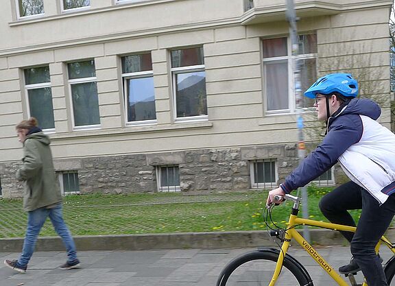 Radfahrer und Fußgänger Radfahrer und Fußgänger